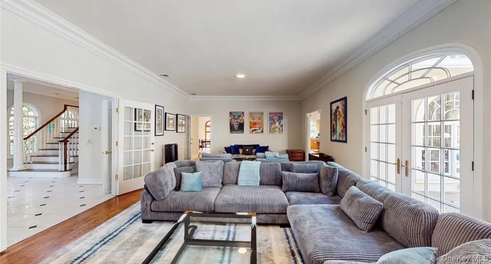 406 Duck Pond Locust Valley, NY 11560