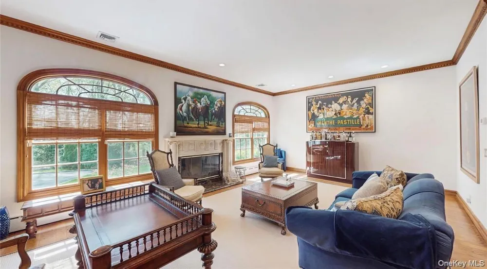 406 Duck Pond Locust Valley, NY 11560