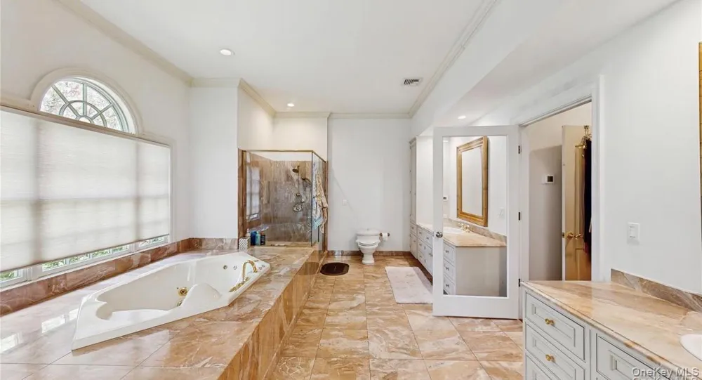 406 Duck Pond Locust Valley, NY 11560