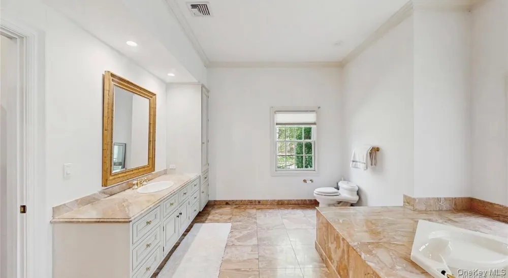 406 Duck Pond Locust Valley, NY 11560