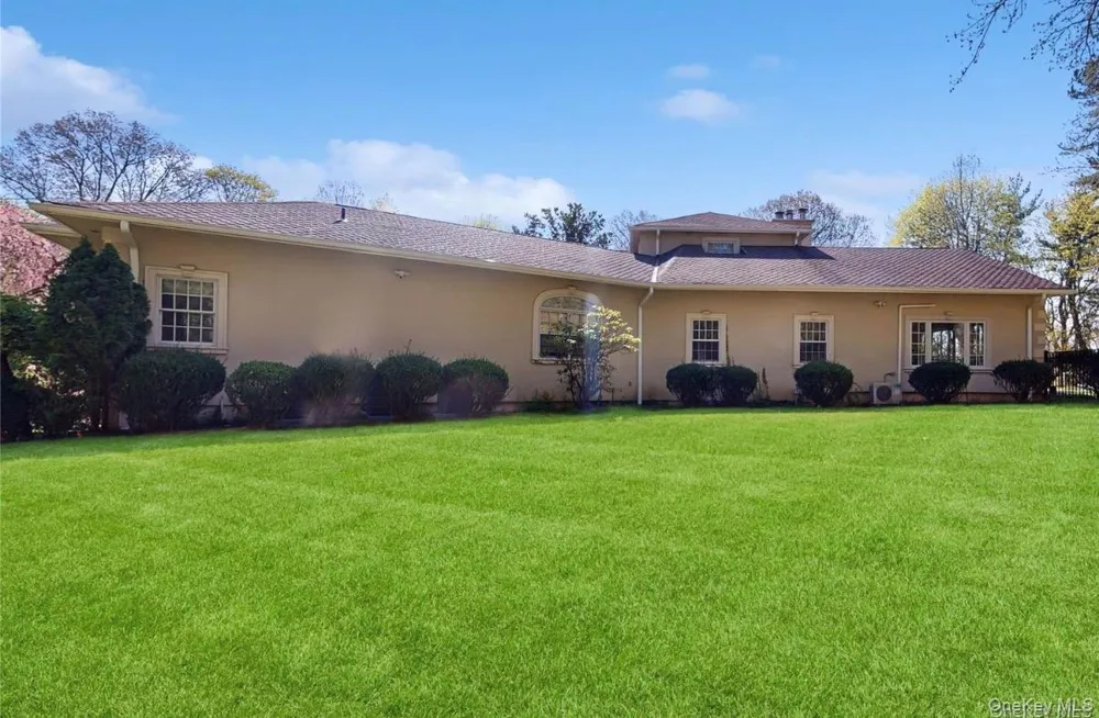 406 Duck Pond Locust Valley, NY 11560