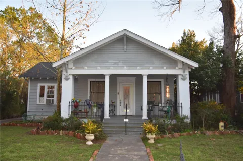 705 E Lamar Avenue