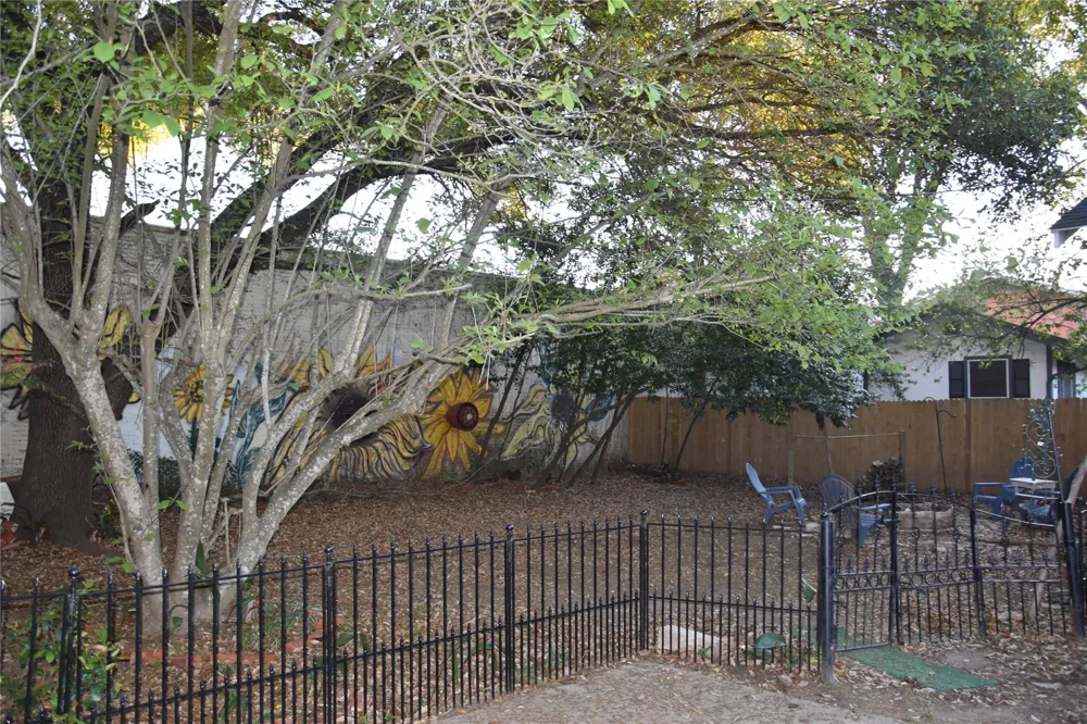 705 E Lamar Avenue Crockett, TX 75835