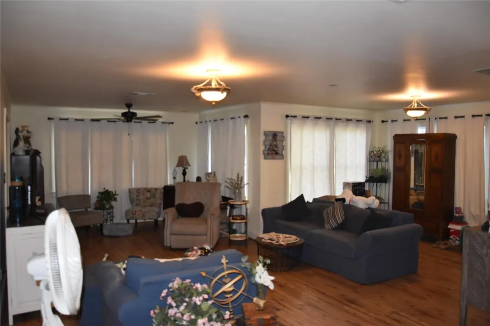 705 E Lamar Avenue Crockett, TX 75835