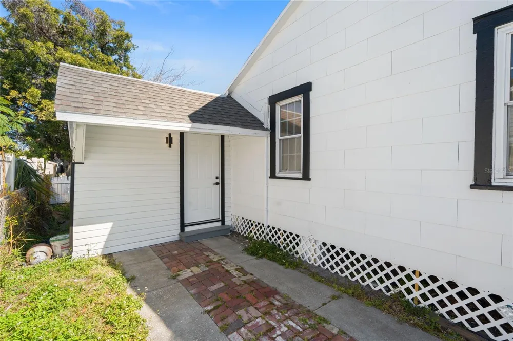 2008 OAKWOOD AVENUE #B Tampa, FL 33605