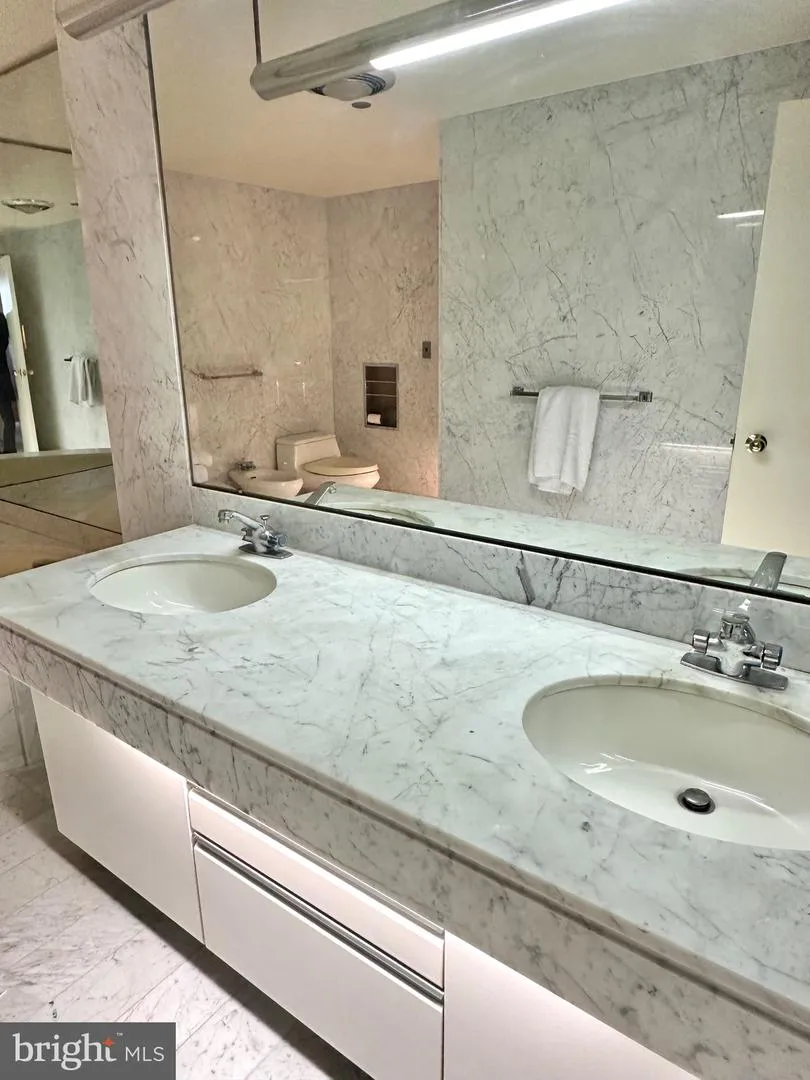 1300 CRYSTAL DRIVE #901S Arlington, VA 22202