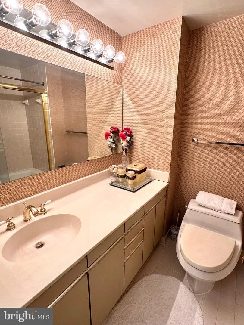 1300 CRYSTAL DRIVE #901S Arlington, VA 22202