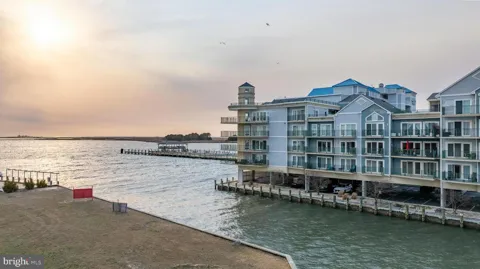 1 DOCK STREET #203