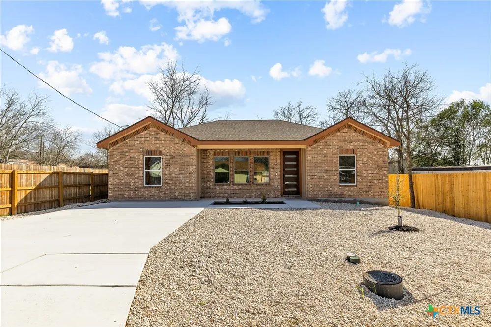 209 Troell Street Seguin, TX 78155