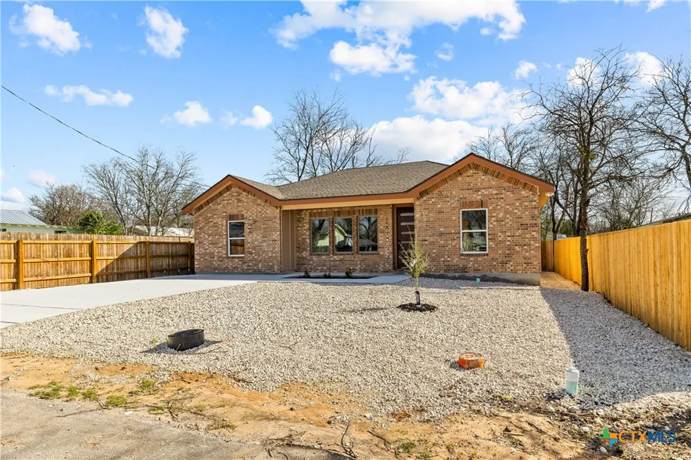 209 Troell Street Seguin, TX 78155
