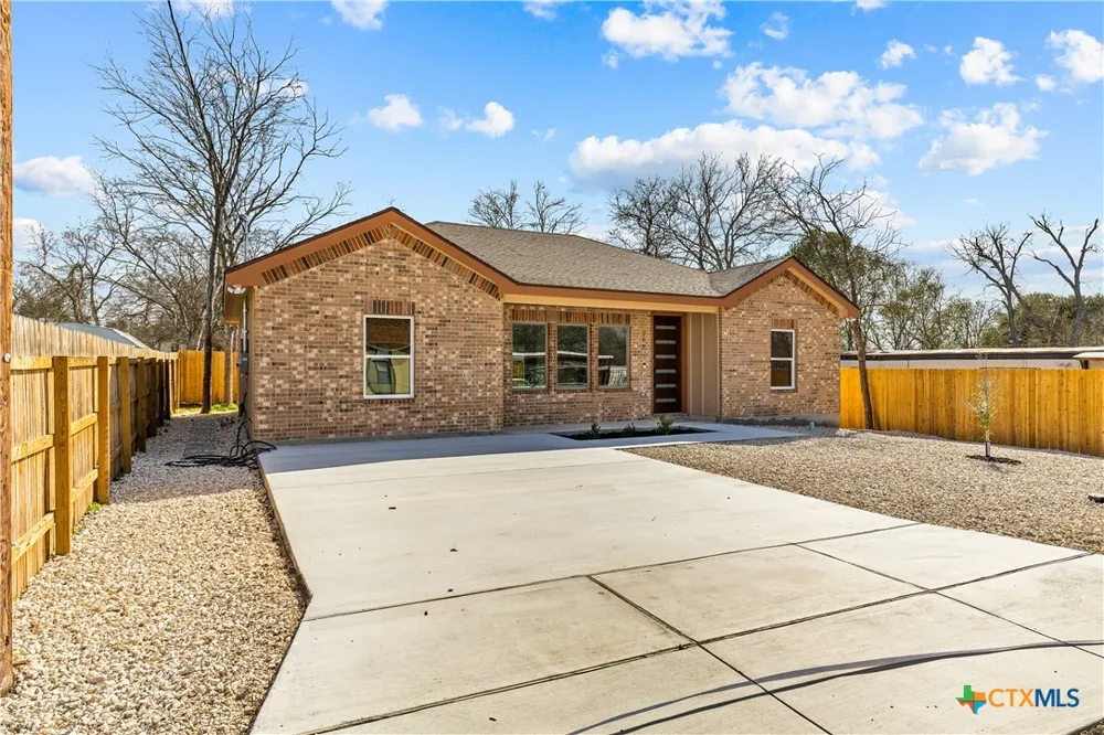 209 Troell Street Seguin, TX 78155