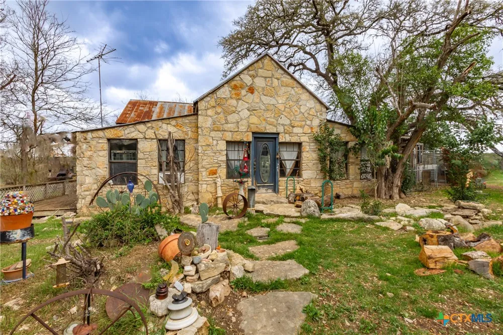 250 Mail Route Road Fischer, TX 78623