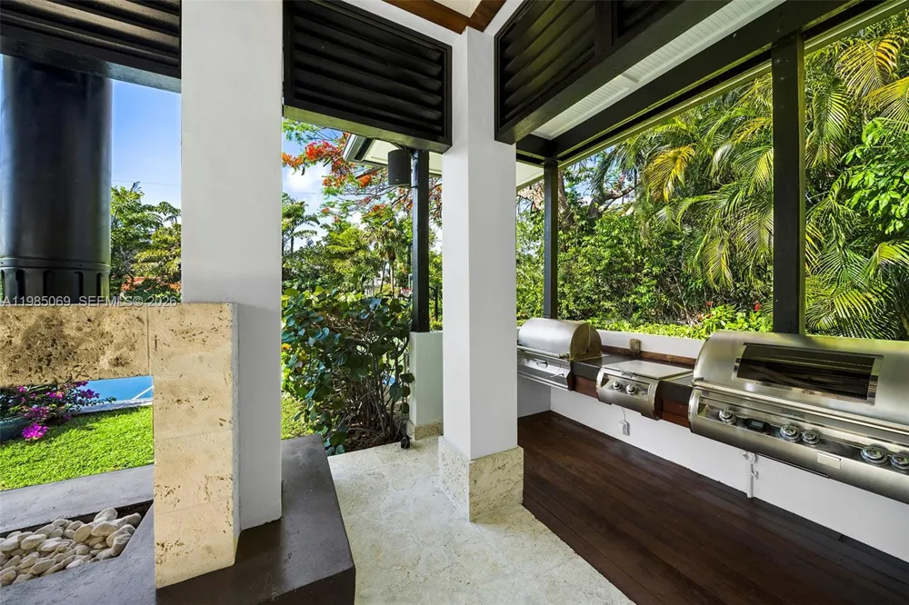6700 SW 132nd St Pinecrest, FL 33156