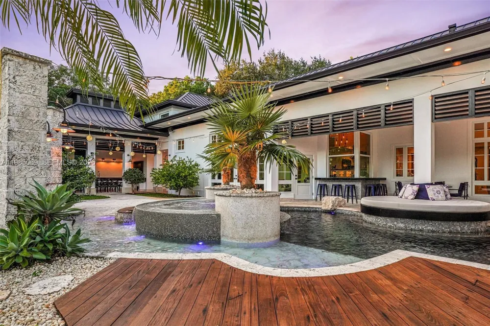 6700 SW 132nd St Pinecrest, FL 33156