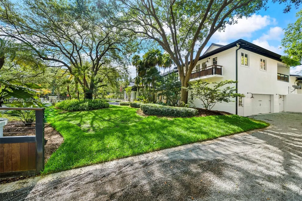 6700 SW 132nd St Pinecrest, FL 33156
