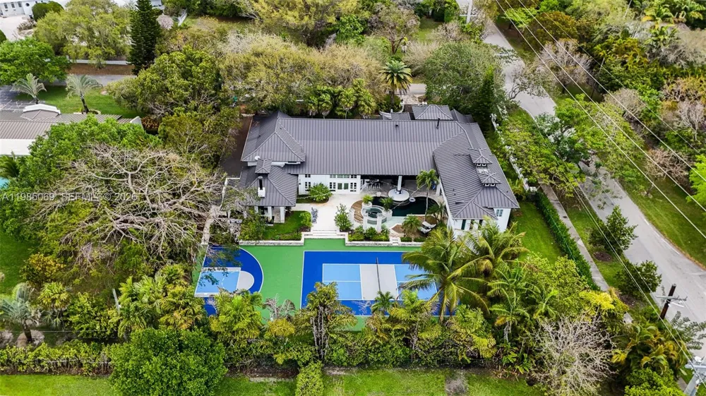 6700 SW 132nd St Pinecrest, FL 33156