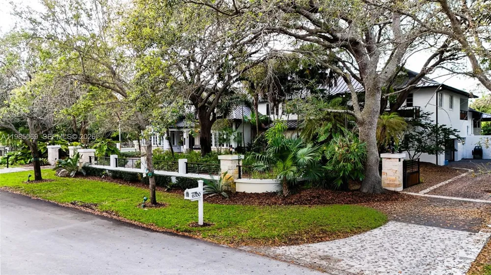 6700 SW 132nd St Pinecrest, FL 33156