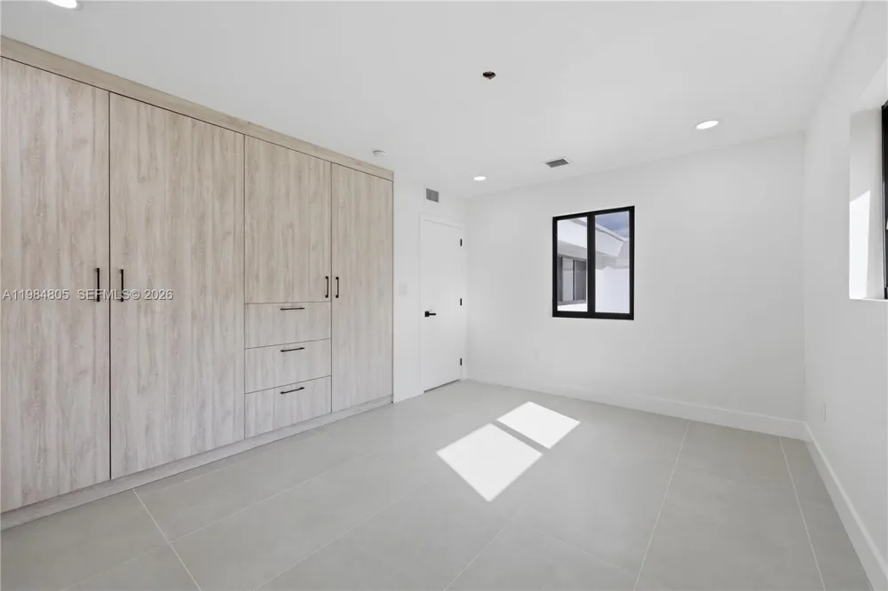 10910 NE 9th Ct Biscayne Park, FL 33161