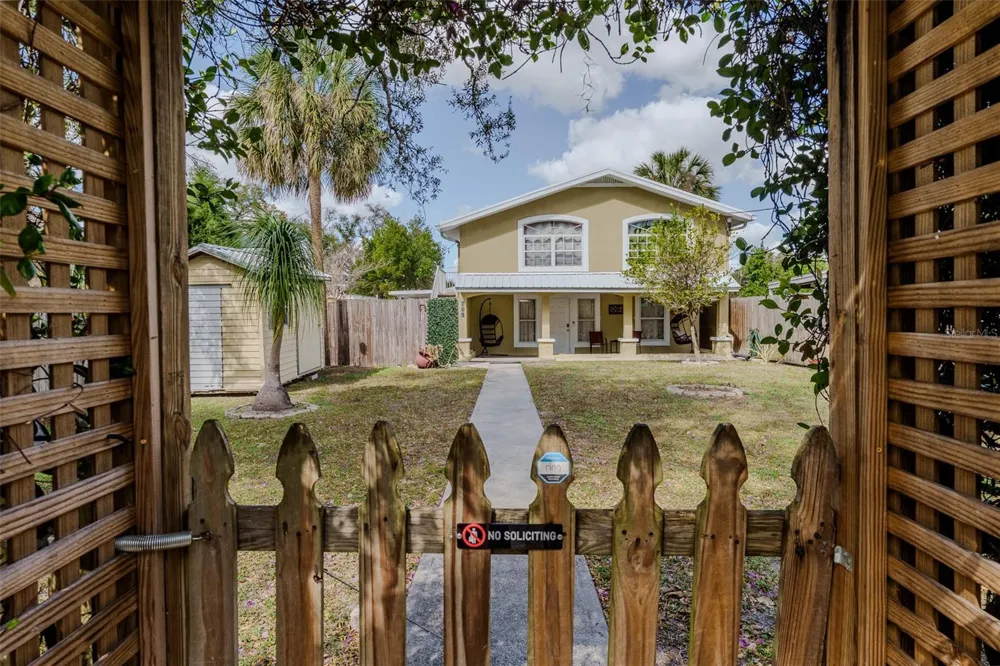 203 W CREST AVENUE Tampa, FL 33603