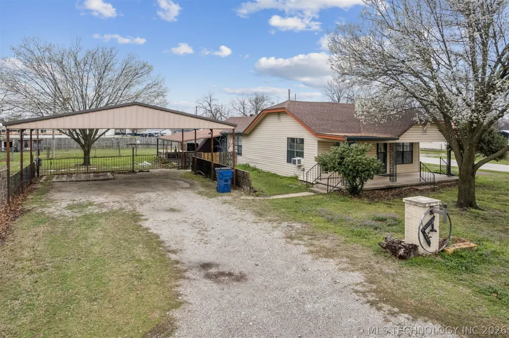 205 Baltimore Allen, OK 74825