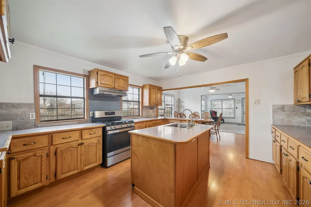 205 Baltimore Allen, OK 74825