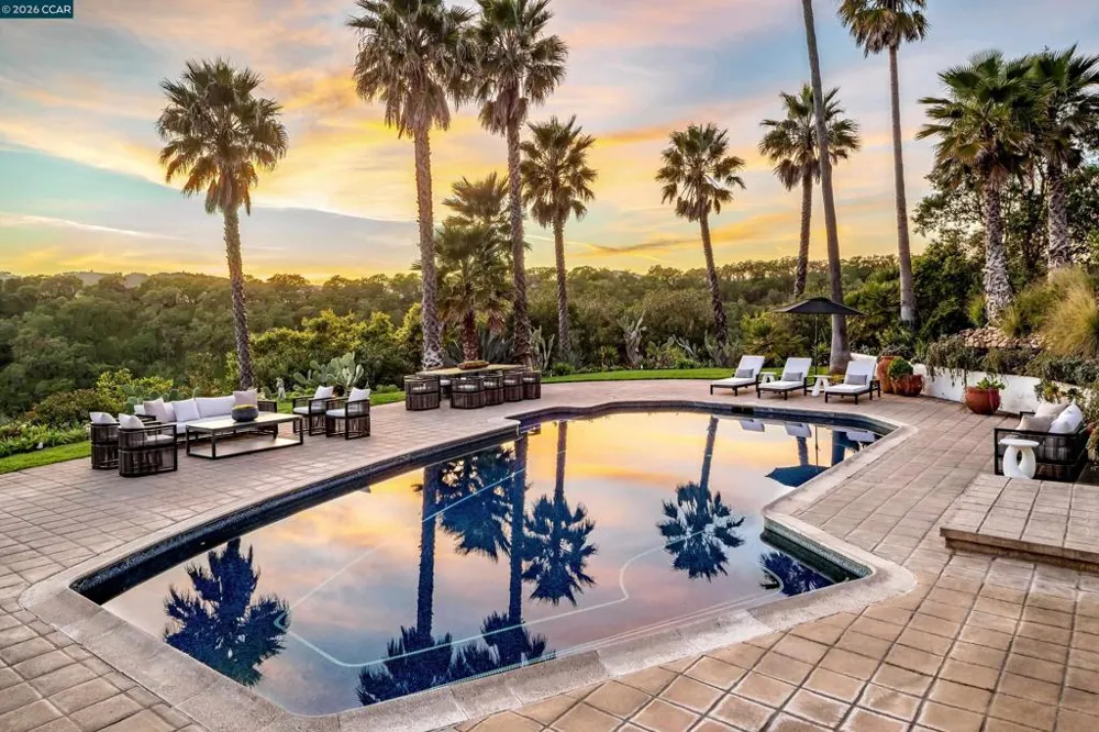 4377 Warm Springs Rd Glen Ellen, CA 95442