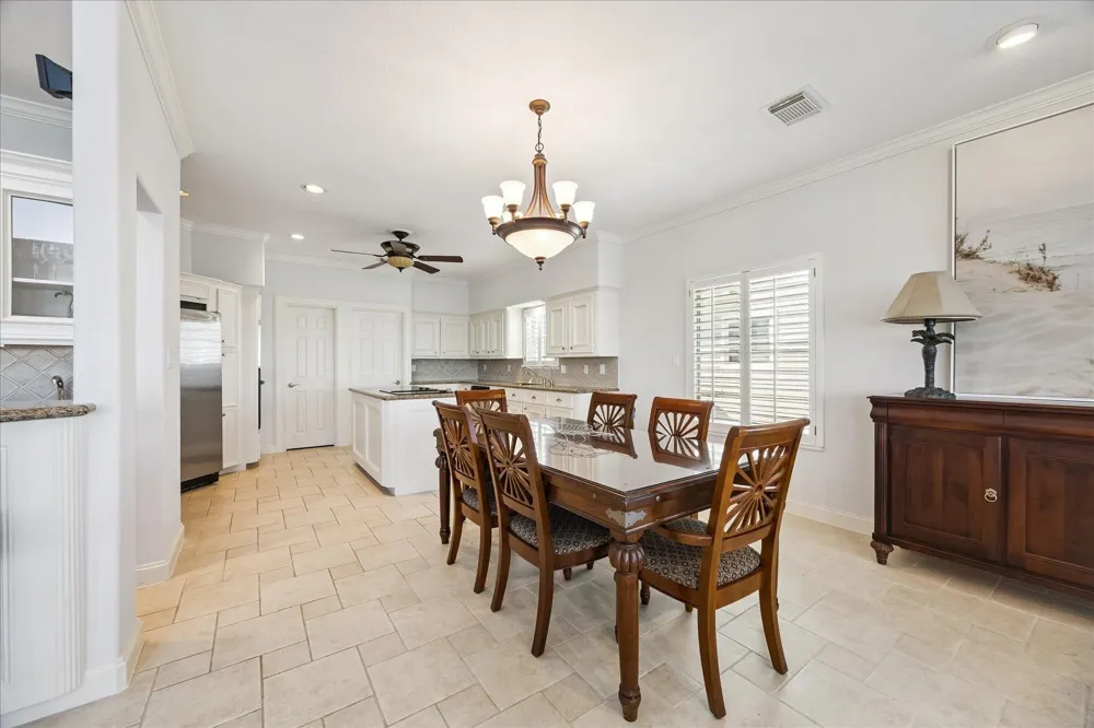 1554 Windsong Way Tiki Island, TX 77554