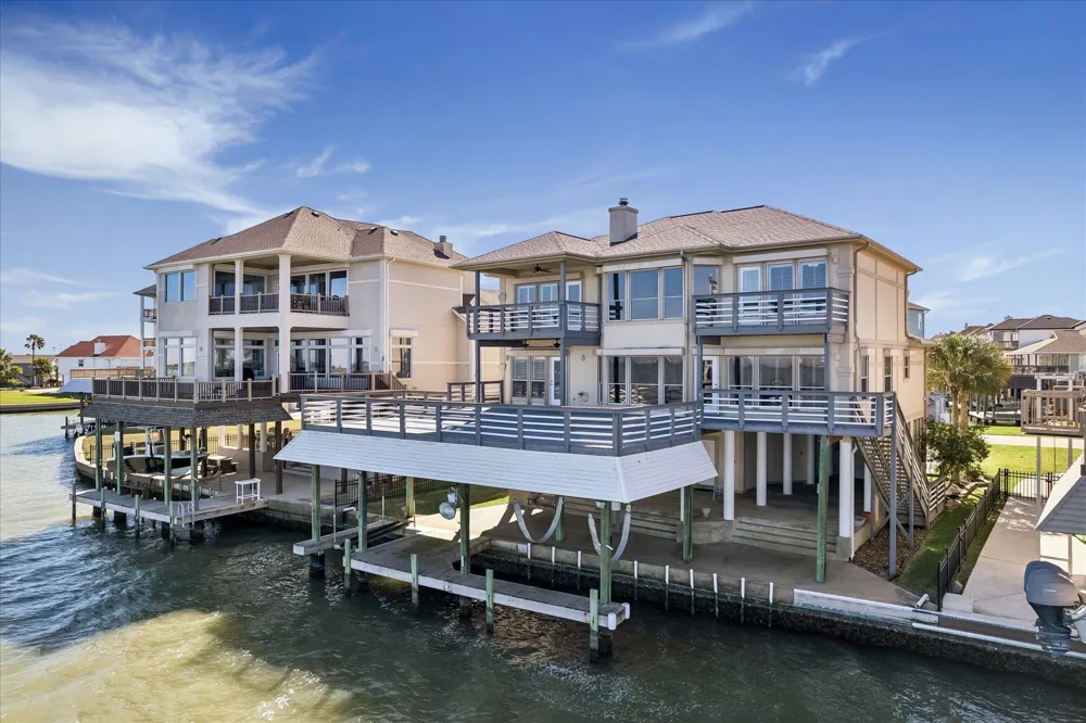 1554 Windsong Way Tiki Island, TX 77554
