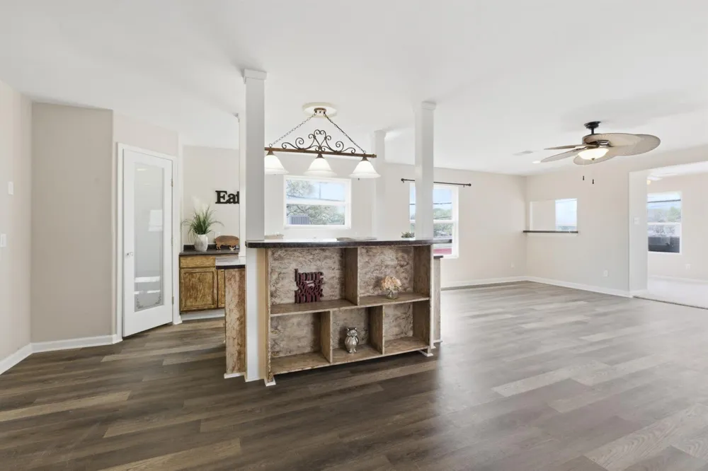 313 Grand Avenue Bacliff, TX 77518