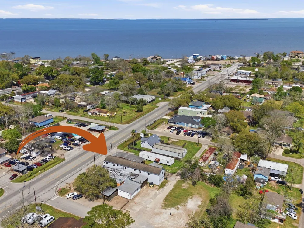 313 Grand Avenue Bacliff, TX 77518