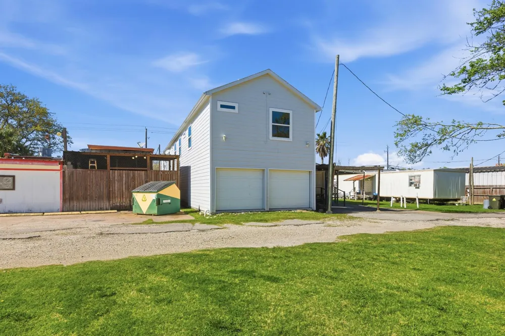 313 Grand Avenue Bacliff, TX 77518