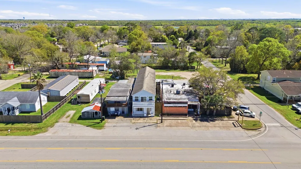 313 Grand Avenue Bacliff, TX 77518