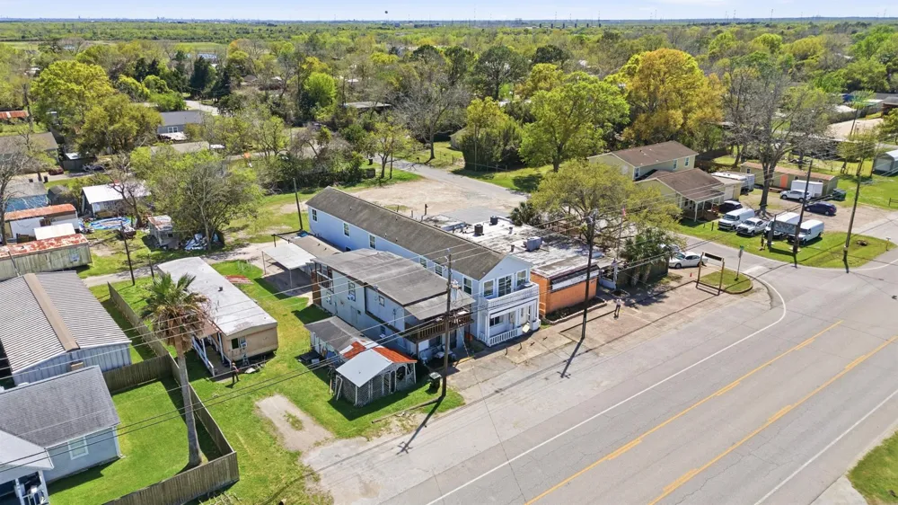 313 Grand Avenue Bacliff, TX 77518