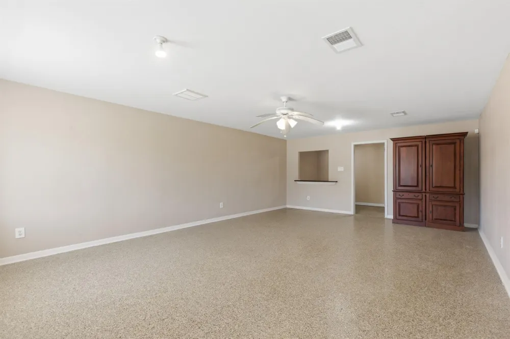 313 Grand Avenue Bacliff, TX 77518