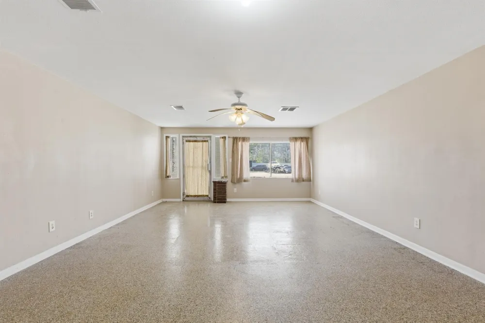 313 Grand Avenue Bacliff, TX 77518