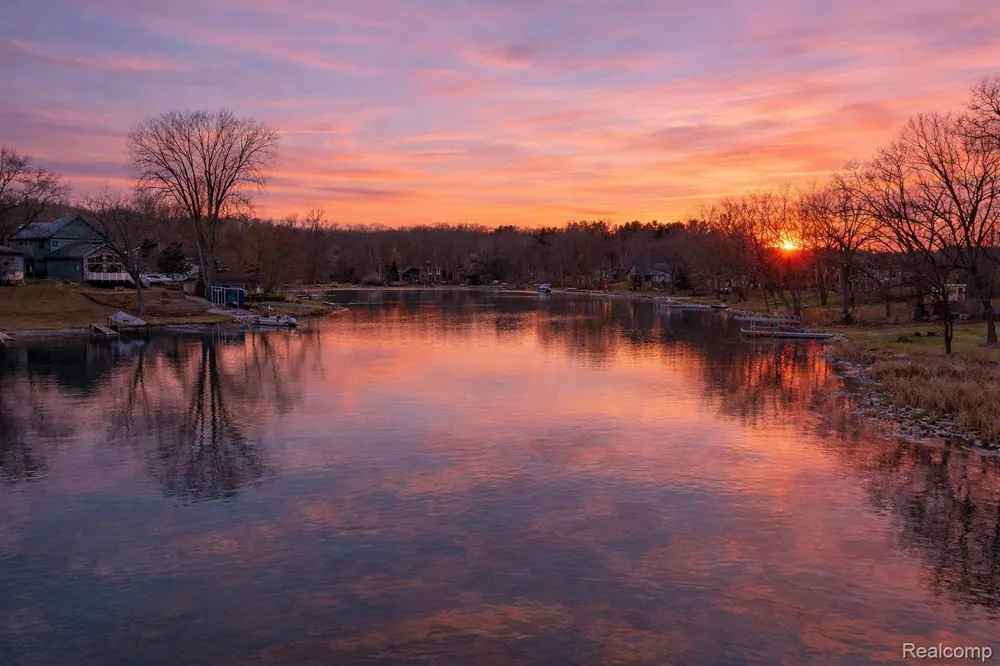 11388 Sunset Boulevard Putnam Township, MI 48169