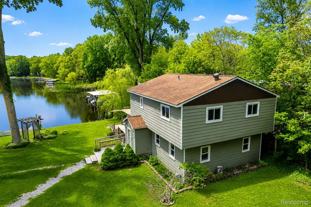 11388 Sunset Boulevard Putnam Township, MI 48169