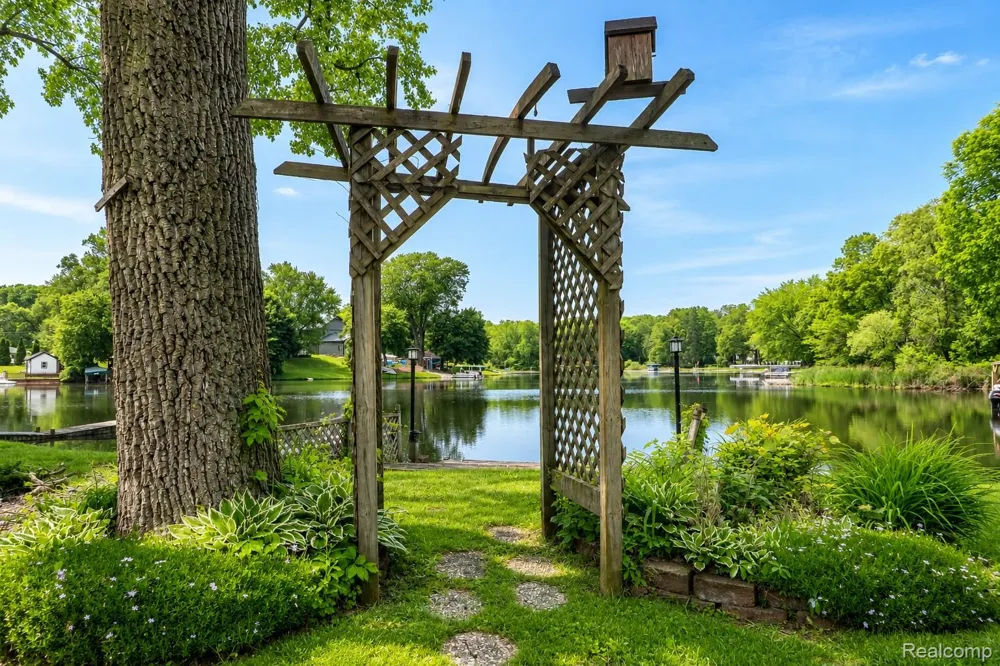 11388 Sunset Boulevard Putnam Township, MI 48169