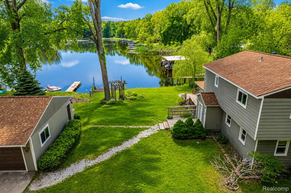 11388 Sunset Boulevard Putnam Township, MI 48169