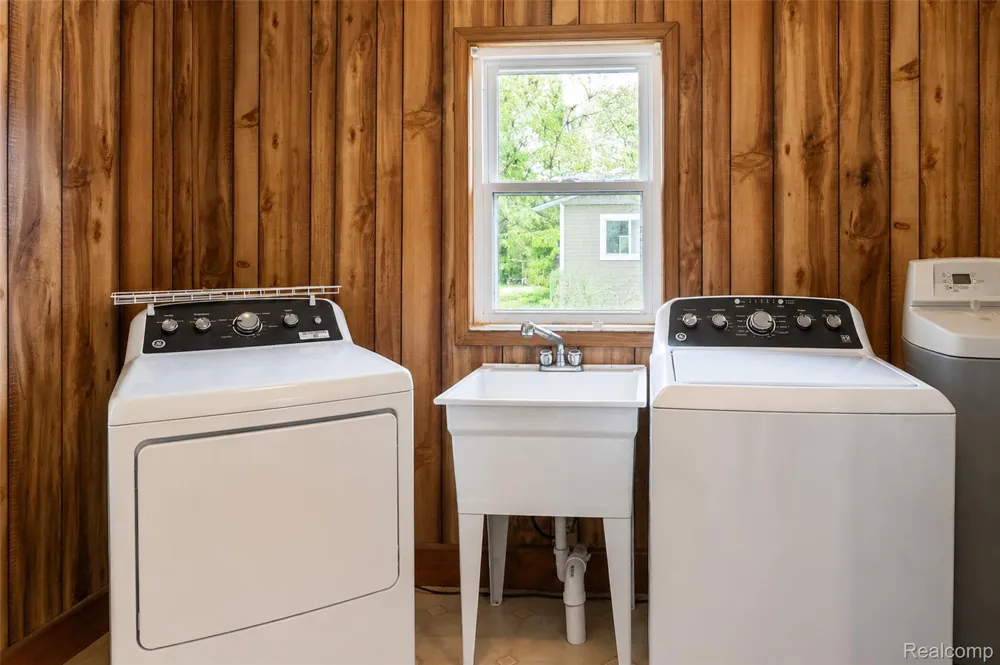 11388 Sunset Boulevard Putnam Township, MI 48169