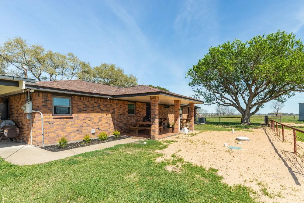 27427 Highway 36 Damon, TX 77430