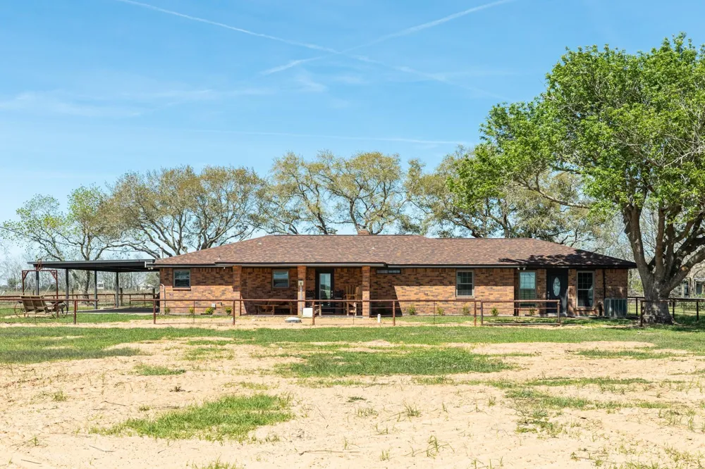 27427 Highway 36 Damon, TX 77430