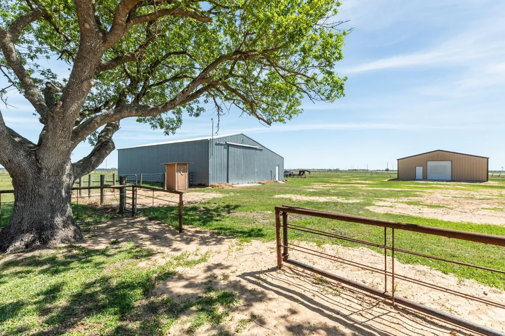 27427 Highway 36 Damon, TX 77430