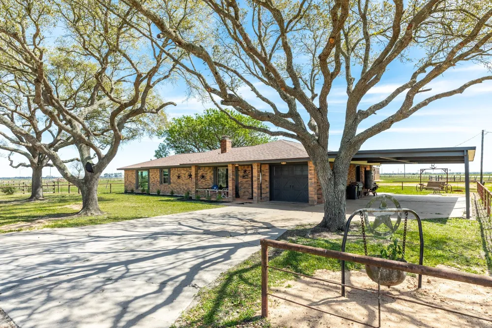 27427 Highway 36 Damon, TX 77430