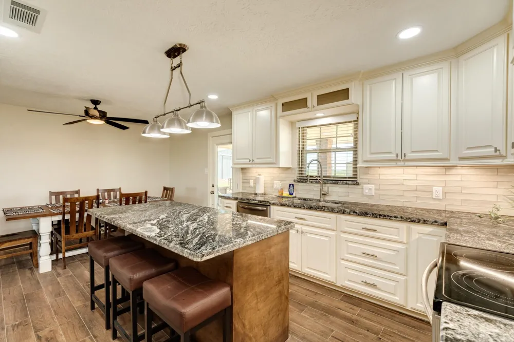 27427 Highway 36 Damon, TX 77430