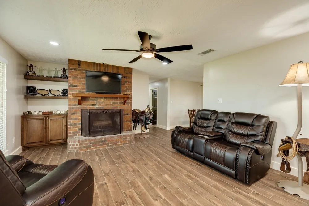 27427 Highway 36 Damon, TX 77430
