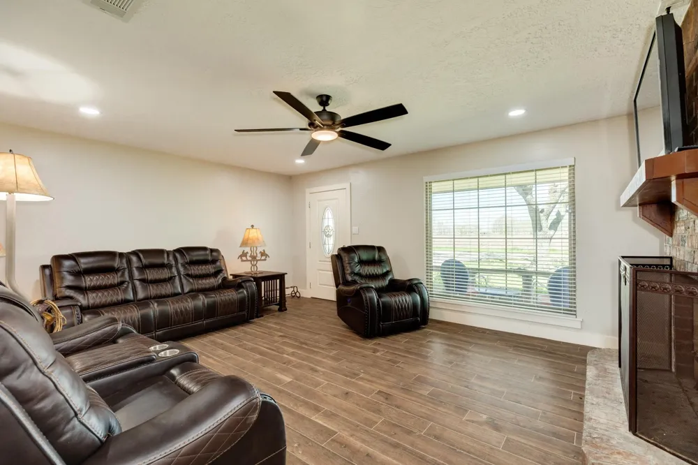 27427 Highway 36 Damon, TX 77430