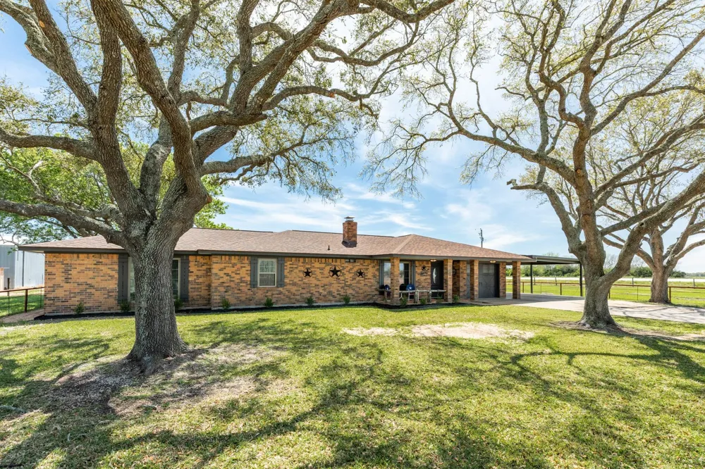 27427 Highway 36 Damon, TX 77430