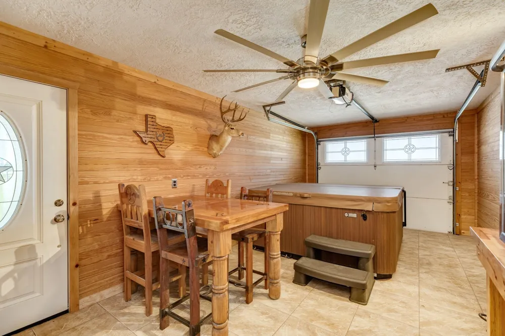 27427 Highway 36 Damon, TX 77430
