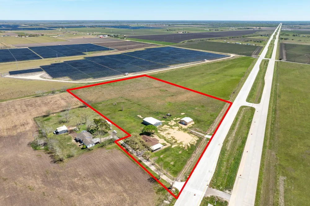 27427 Highway 36 Damon, TX 77430